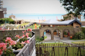Warwick House - Stunning house with terrace and sea views, sleeps 11